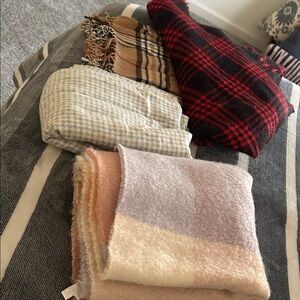 LC Lauren Conrad Pastel Blue and Cream Houndstooth Scarf
